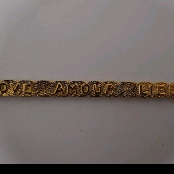 Elegant Gold Bracelet - Picture 5 of 6